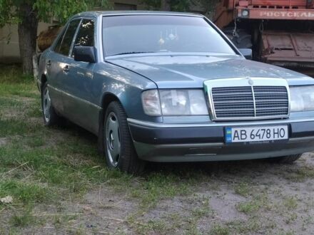 Мерседес В124 1985 у Калинівка на Automoto.ua Синій Мерседес В124, об'ємом двигуна 2.3 л та пробігом 380 тис. км за 1600 $, фото 1 на Automoto.ua