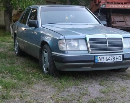 Синий Мерседес В124, объемом двигателя 2.3 л и пробегом 380 тыс. км за 1600 $, фото 1 на Automoto.ua