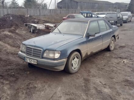 Синий Мерседес В124, объемом двигателя 2 л и пробегом 355 тыс. км за 1250 $, фото 1 на Automoto.ua