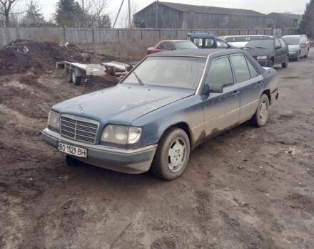 Синій Мерседес В124, об'ємом двигуна 2 л та пробігом 355 тис. км за 1250 $, фото 1 на Automoto.ua