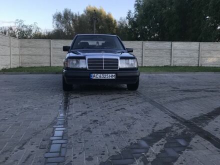 Синій Мерседес В124, об'ємом двигуна 2 л та пробігом 540 тис. км за 2000 $, фото 1 на Automoto.ua