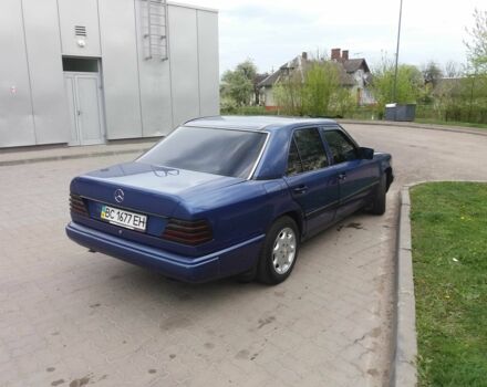 Синій Мерседес В124, об'ємом двигуна 2 л та пробігом 355 тис. км за 3100 $, фото 1 на Automoto.ua