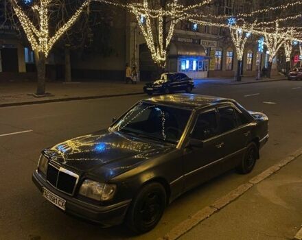 Синий Мерседес В124, объемом двигателя 2 л и пробегом 220 тыс. км за 1700 $, фото 1 на Automoto.ua