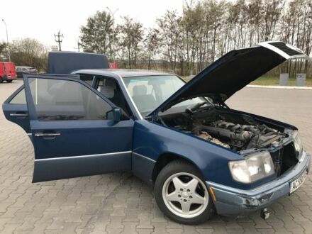 Мерседес В124 1990 в Луцке на Automoto.ua Синий Мерседес В124, объемом двигателя 2.5 л и пробегом 350 тыс. км за 85000 $, фото 1 на Automoto.ua