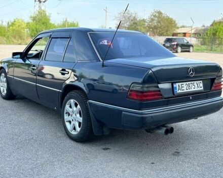 Синий Мерседес В124, объемом двигателя 2.3 л и пробегом 350 тыс. км за 2600 $, фото 1 на Automoto.ua