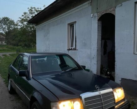 Синий Мерседес В124, объемом двигателя 2.5 л и пробегом 550 тыс. км за 1300 $, фото 1 на Automoto.ua