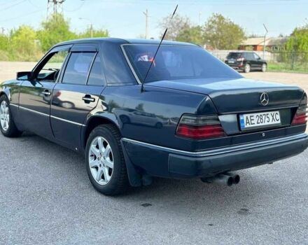 Синій Мерседес В124, об'ємом двигуна 2 л та пробігом 350 тис. км за 2500 $, фото 1 на Automoto.ua