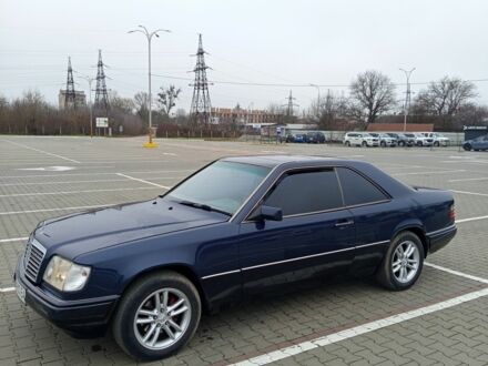 Синій Мерседес В124, об'ємом двигуна 2 л та пробігом 347 тис. км за 6300 $, фото 1 на Automoto.ua