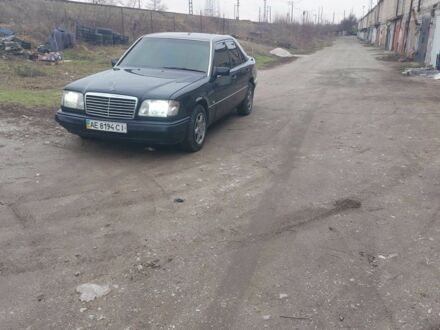 Синий Мерседес В124, объемом двигателя 2.2 л и пробегом 3 тыс. км за 1500 $, фото 1 на Automoto.ua