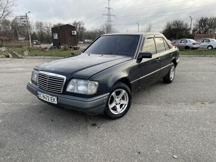 Синій Мерседес В124, об'ємом двигуна 3 л та пробігом 400 тис. км за 1600 $, фото 1 на Automoto.ua