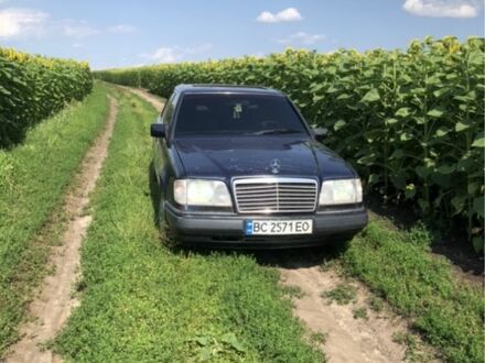 Синий Мерседес В124, объемом двигателя 2.2 л и пробегом 3 тыс. км за 1073 $, фото 1 на Automoto.ua