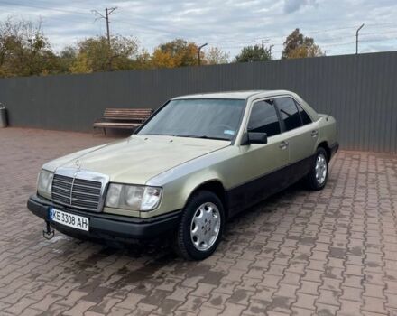 Зеленый Мерседес В124, объемом двигателя 2 л и пробегом 300 тыс. км за 1600 $, фото 1 на Automoto.ua