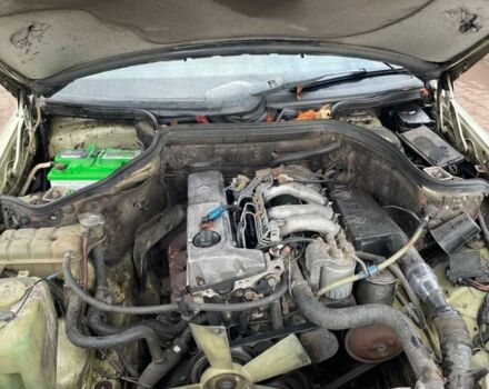 Зеленый Мерседес В124, объемом двигателя 2 л и пробегом 300 тыс. км за 1600 $, фото 5 на Automoto.ua