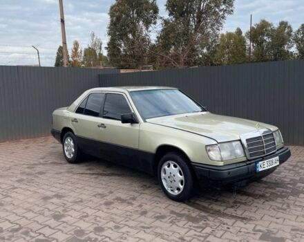 Зеленый Мерседес В124, объемом двигателя 2 л и пробегом 300 тыс. км за 1600 $, фото 2 на Automoto.ua