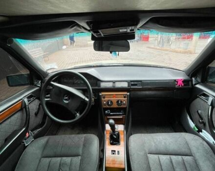 Зеленый Мерседес В124, объемом двигателя 2 л и пробегом 300 тыс. км за 1600 $, фото 4 на Automoto.ua