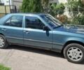 Зеленый Мерседес В124, объемом двигателя 2 л и пробегом 235 тыс. км за 2000 $, фото 5 на Automoto.ua