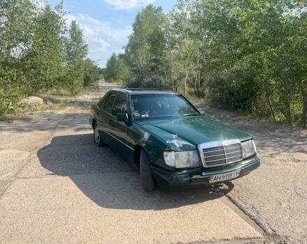 Зеленый Мерседес В124, объемом двигателя 3 л и пробегом 350 тыс. км за 1200 $, фото 2 на Automoto.ua