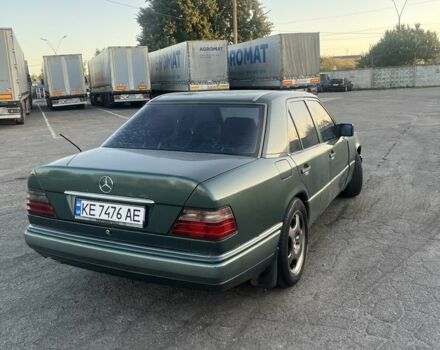 Зелений Мерседес В124, об'ємом двигуна 3.2 л та пробігом 500 тис. км за 3000 $, фото 3 на Automoto.ua