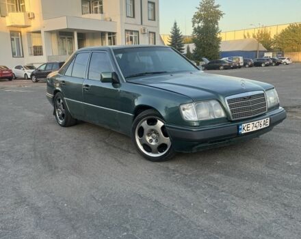Зелений Мерседес В124, об'ємом двигуна 3.2 л та пробігом 500 тис. км за 3000 $, фото 1 на Automoto.ua