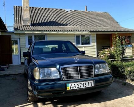 Зелений Мерседес В124, об'ємом двигуна 3 л та пробігом 505 тис. км за 2200 $, фото 1 на Automoto.ua