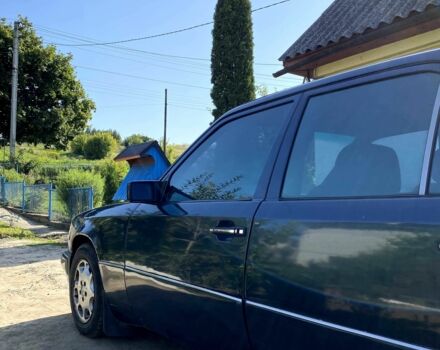 Зелений Мерседес В124, об'ємом двигуна 3 л та пробігом 505 тис. км за 2200 $, фото 4 на Automoto.ua