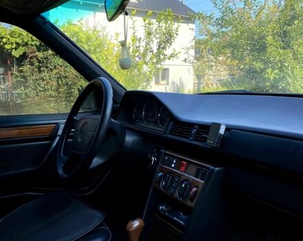 Зелений Мерседес В124, об'ємом двигуна 3 л та пробігом 505 тис. км за 2200 $, фото 8 на Automoto.ua
