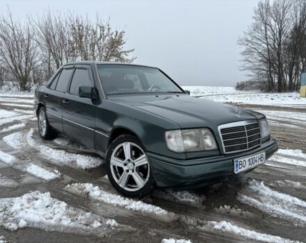 Зеленый Мерседес В124, объемом двигателя 2 л и пробегом 400 тыс. км за 3900 $, фото 8 на Automoto.ua