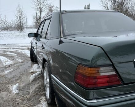 Зеленый Мерседес В124, объемом двигателя 2 л и пробегом 400 тыс. км за 3900 $, фото 20 на Automoto.ua