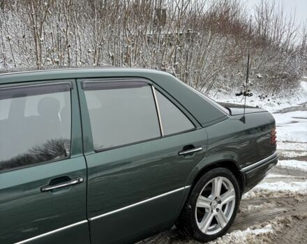 Зеленый Мерседес В124, объемом двигателя 2 л и пробегом 400 тыс. км за 3900 $, фото 16 на Automoto.ua