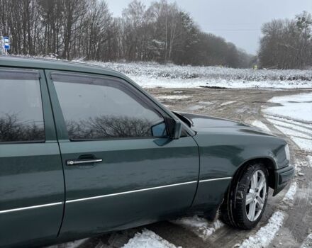 Зеленый Мерседес В124, объемом двигателя 2 л и пробегом 400 тыс. км за 3900 $, фото 14 на Automoto.ua