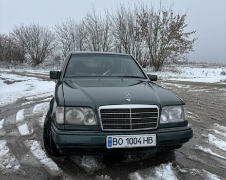 Зеленый Мерседес В124, объемом двигателя 2 л и пробегом 400 тыс. км за 3900 $, фото 4 на Automoto.ua