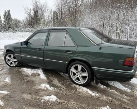 Зеленый Мерседес В124, объемом двигателя 2 л и пробегом 400 тыс. км за 3900 $, фото 17 на Automoto.ua