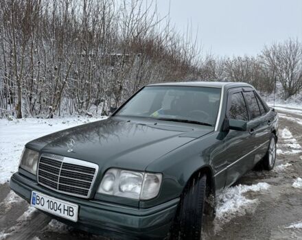 Зеленый Мерседес В124, объемом двигателя 2 л и пробегом 400 тыс. км за 3900 $, фото 6 на Automoto.ua