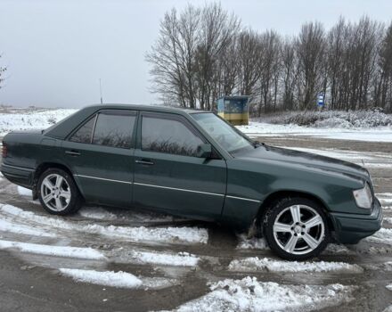 Зеленый Мерседес В124, объемом двигателя 2 л и пробегом 400 тыс. км за 3900 $, фото 15 на Automoto.ua