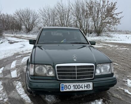 Зеленый Мерседес В124, объемом двигателя 2 л и пробегом 400 тыс. км за 3900 $, фото 9 на Automoto.ua