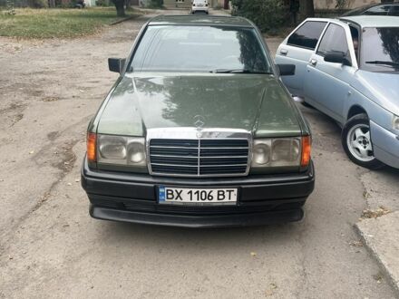 Зелений Мерседес В124, об'ємом двигуна 2.5 л та пробігом 370 тис. км за 1700 $, фото 1 на Automoto.ua