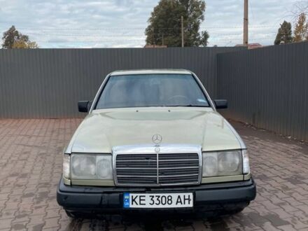 Мерседес В124 1986 у Кривому Розі на Automoto.ua Зелений Мерседес В124, об'ємом двигуна 2 л та пробігом 300 тис. км за 1600 $, фото 1 на Automoto.ua