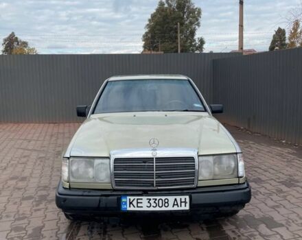 Зеленый Мерседес В124, объемом двигателя 2 л и пробегом 300 тыс. км за 1600 $, фото 1 на Automoto.ua