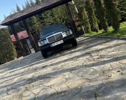 Зеленый Мерседес В124, объемом двигателя 2 л и пробегом 3 тыс. км за 700 $, фото 1 на Automoto.ua