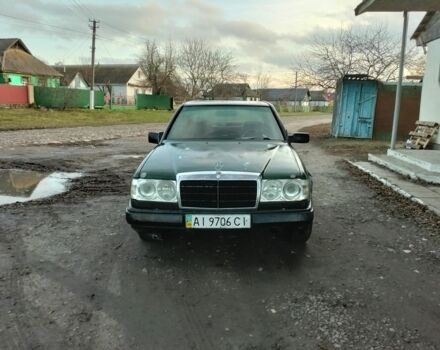 Зеленый Мерседес В124, объемом двигателя 2 л и пробегом 400 тыс. км за 1000 $, фото 1 на Automoto.ua