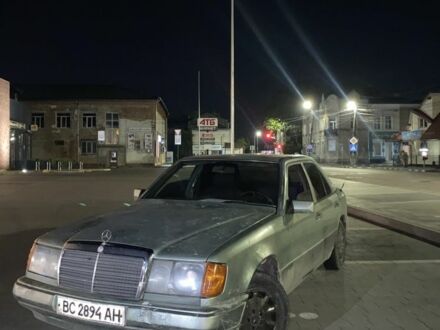 Зелений Мерседес В124, об'ємом двигуна 2.3 л та пробігом 450 тис. км за 850 $, фото 1 на Automoto.ua