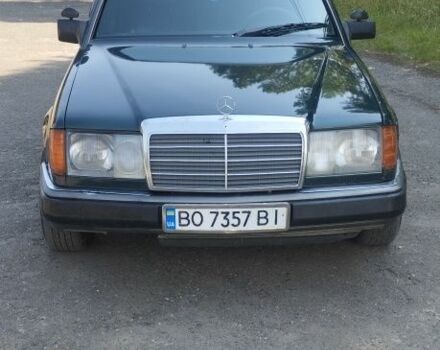 Зелений Мерседес В124, об'ємом двигуна 2.5 л та пробігом 2 тис. км за 2300 $, фото 1 на Automoto.ua