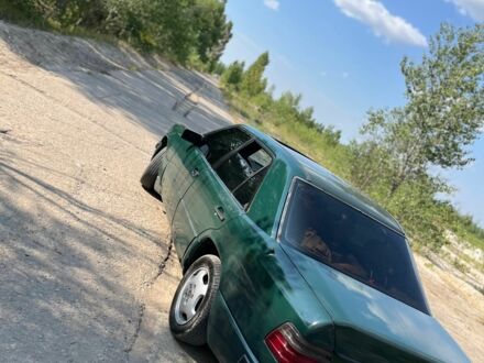 Мерседес В124 1990 у Харкові на Automoto.ua Зелений Мерседес В124, об'ємом двигуна 3 л та пробігом 350 тис. км за 1200 $, фото 1 на Automoto.ua