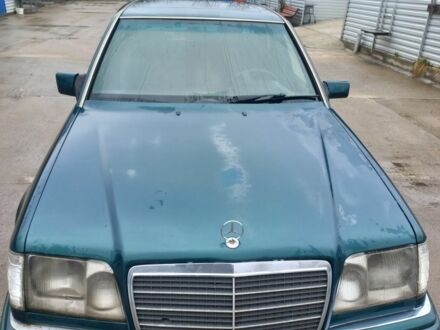 Мерседес В124 1995 у Бориславе на Automoto.ua Зелений Мерседес В124, об'ємом двигуна 2 л та пробігом 400 тис. км за 1950 $, фото 1 на Automoto.ua