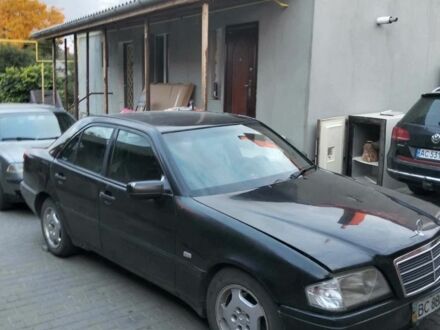 Чорний Мерседес X-Class, об'ємом двигуна 1.8 л та пробігом 44 тис. км за 1807 $, фото 1 на Automoto.ua