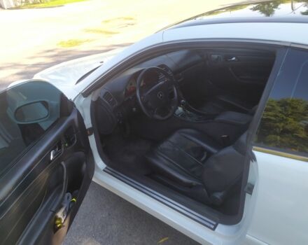 Белый Мерседес CLK-Class, объемом двигателя 3.2 л и пробегом 333 тыс. км за 5000 $, фото 10 на Automoto.ua