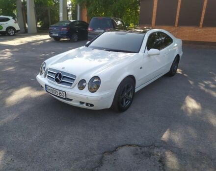 Белый Мерседес CLK-Class, объемом двигателя 3.2 л и пробегом 333 тыс. км за 5000 $, фото 6 на Automoto.ua