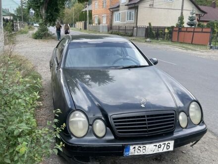 Черный Мерседес CLK-Class, объемом двигателя 2 л и пробегом 300 тыс. км за 1400 $, фото 1 на Automoto.ua