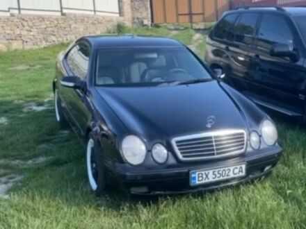 Мерседес CLK-Class 2001 в Каменце-Подольском на Automoto.ua Черный Мерседес CLK-Class, объемом двигателя 2 л и пробегом 200 тыс. км за 4200 $, фото 1 на Automoto.ua