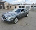 Серый Мерседес CLK-Class, объемом двигателя 3.2 л и пробегом 340 тыс. км за 5000 $, фото 1 на Automoto.ua